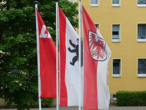Fahnen vor dem Hotel