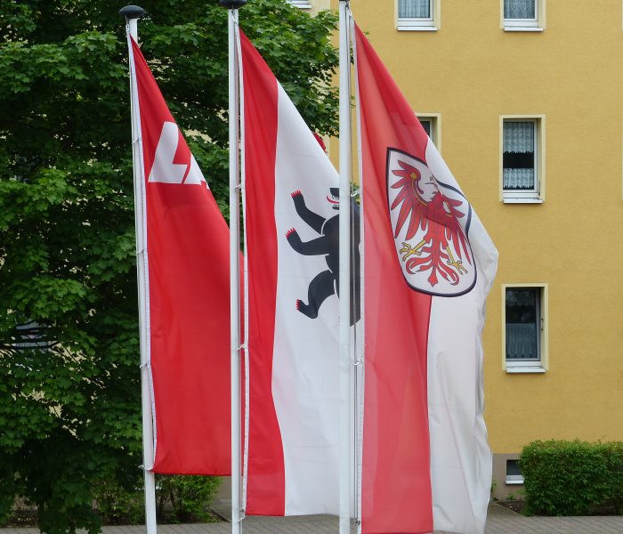 Fahnen vor dem Hotel